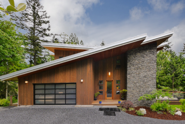 Atap sloping dengan aksen kayu